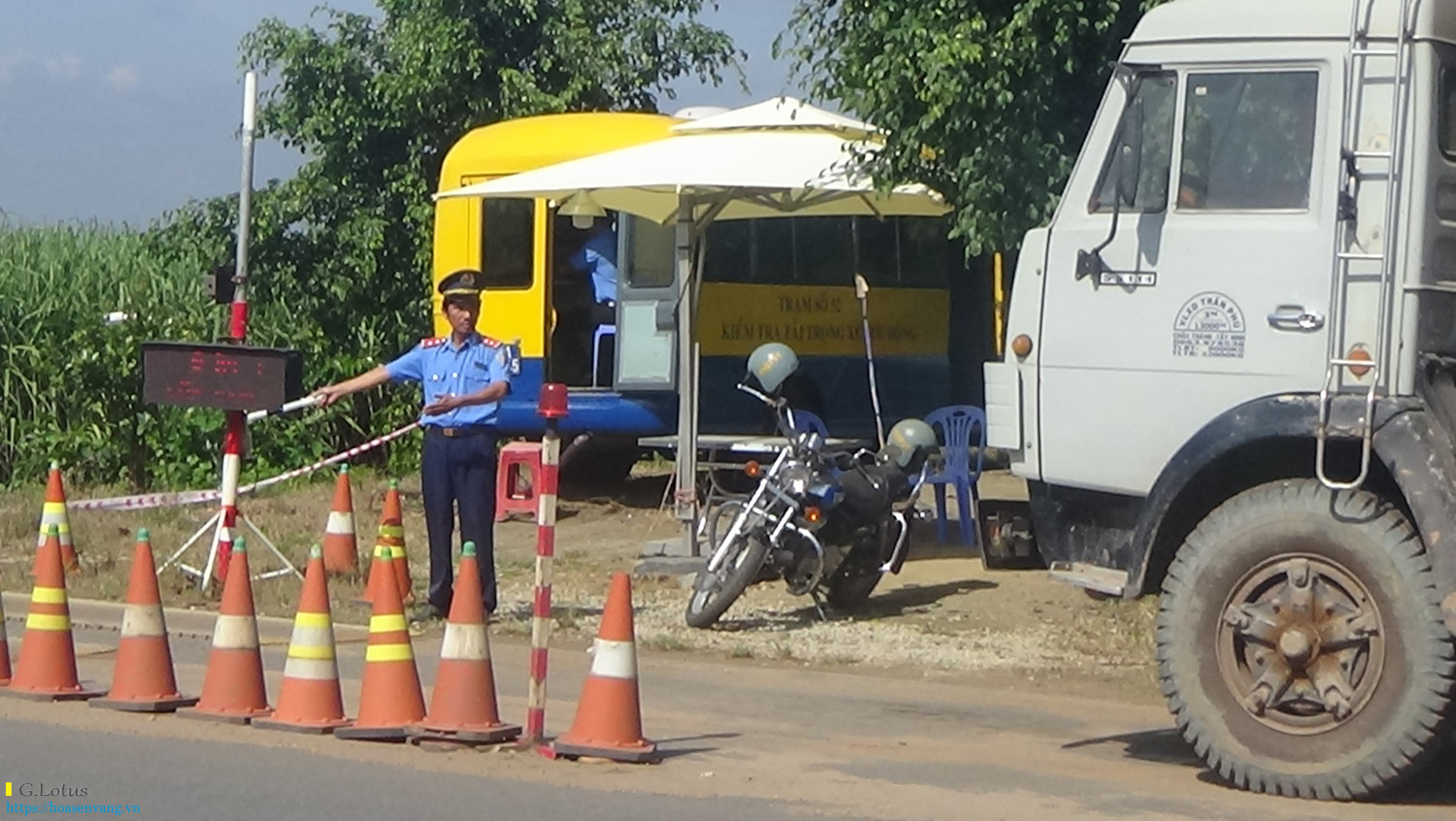 Quang cảnh một trạm cân lưu động hiện vẫn hoạt động.